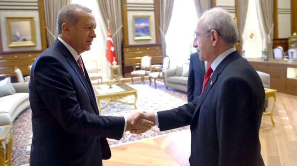 “O koltuğa cumhuriyetin sayesinde oturduğunu unutmayacaksın arkadaş!”