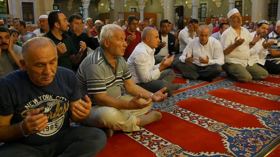 CHP’li Büyükçekmece Belediyesi darbe girişiminde yaşamını yitirenler için mevlüt okuttu