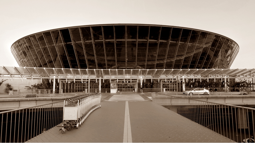 Nice Havalimanı polis tarafından tahliye ediliyor