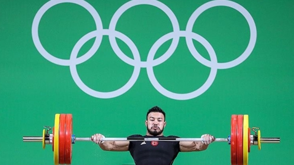 Rio’da ilk madalya halterden