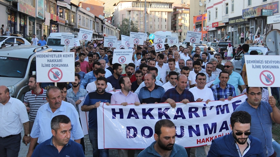 CHP&rsquo;li bir heyet 'kayyum' atamasına karşı bug&uuml;n Hakkari'de olacak...