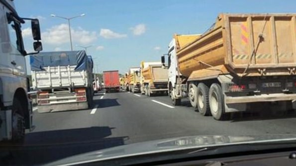 AKP hükümetiden kamyonlara seferberlik görevi