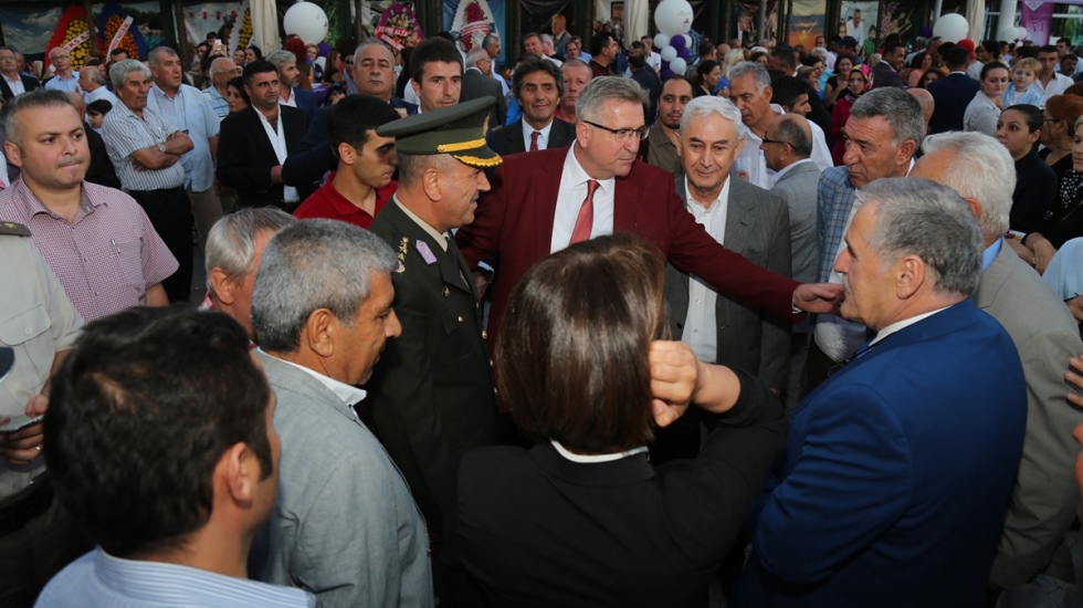 17. Erguvan Festivali’nin açılış meşalesi dostluk, barış ve kardeşlik için yakıldı