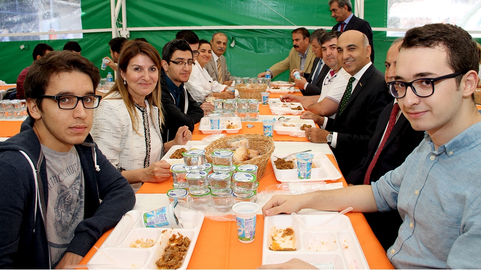 Dr. Kerimoğlu genç meslektaşlarıyla buluştu