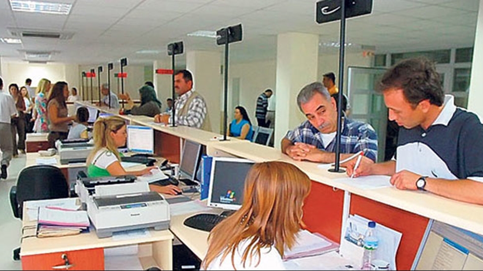 700 bin kamu iş&ccedil;isinin maaşına yapılacak zam bug&uuml;n belli oluyor