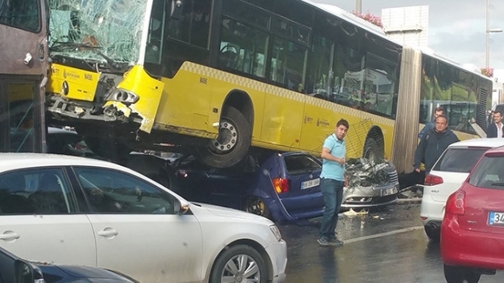 İstanbul&rsquo;da &lsquo;Toplu Taşıma&rsquo; otob&uuml;slerinde kazalar azalıyor