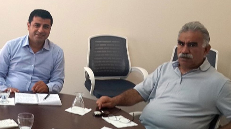 Demirtaş ve HDP'li vekiller, &Ouml;calan ile SEGBİS g&ouml;r&uuml;şmesi talep etti.