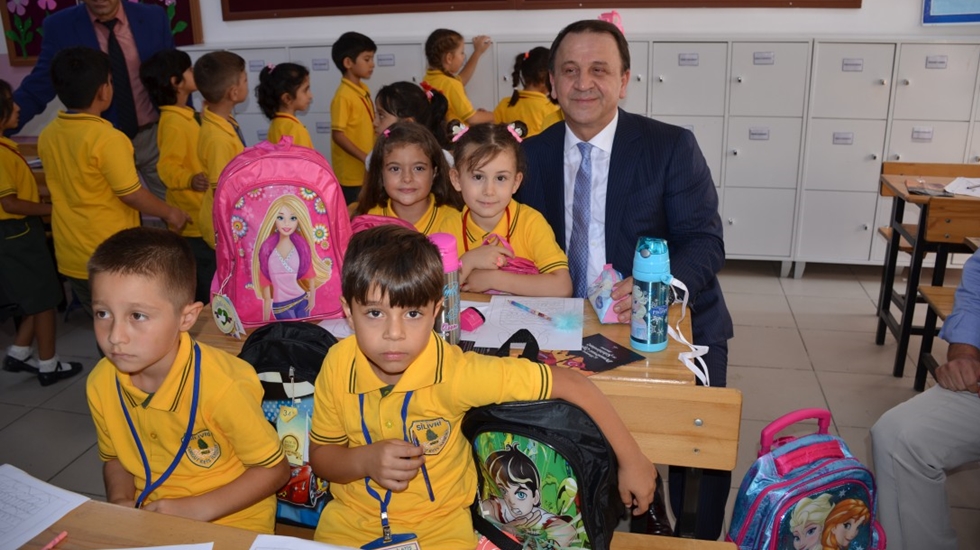 Silivrili öğrenciler eğitim setleriyle okula başladı
