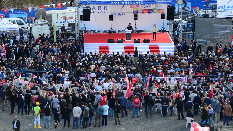 Kılıçdaroğlu, Beylikdüzü’nde ‘temsili’ 13 temel attı