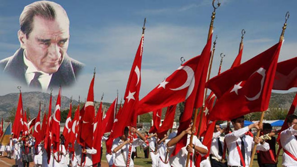 CHP&rsquo;li vekilden AKP&rsquo;li vekile: Cumhuriyet kutlamasını bir konser olarak idrak eden milletvekilisin,