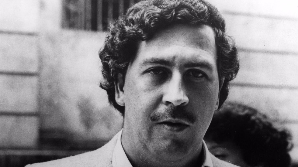 Pablo Escobar Eğer 30 yaşına geldiğinde bir milyon doları olmazsa, kafasına bir kurşun sıkarak kendini öldüreceğini