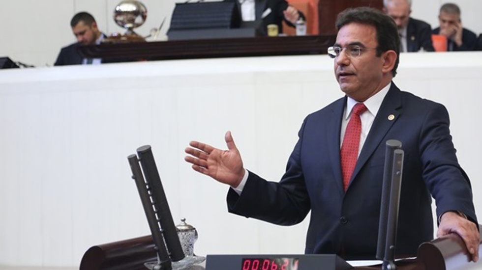 CHP’li Budak: “Gazi Meclis, Sarayın emir kulu yapılmak isteniyor”