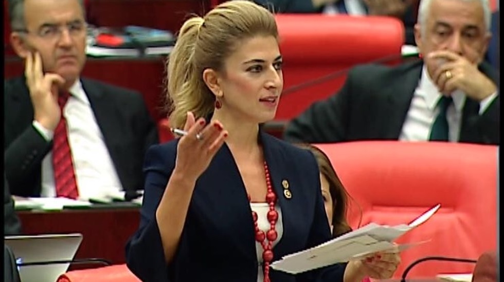 Engin: AKP, kendi saltanatı için 300 odalı yazlık yapmaktan çekinmiyor