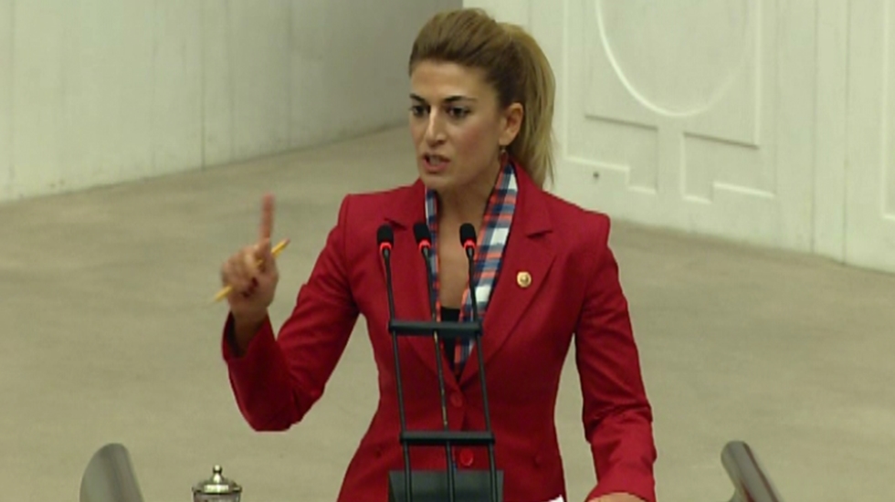 Didem Engin’den AKP’ye sert uyarı: “Vatandaşlarımızın cebinden elinizi çekin!”
