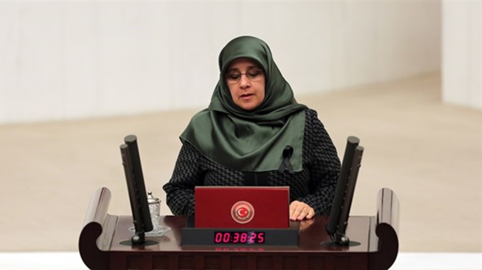 Eski HDP Milletvekili H&uuml;da Kaya İstanbul Havalimanı'nda g&ouml;zaltına alındı