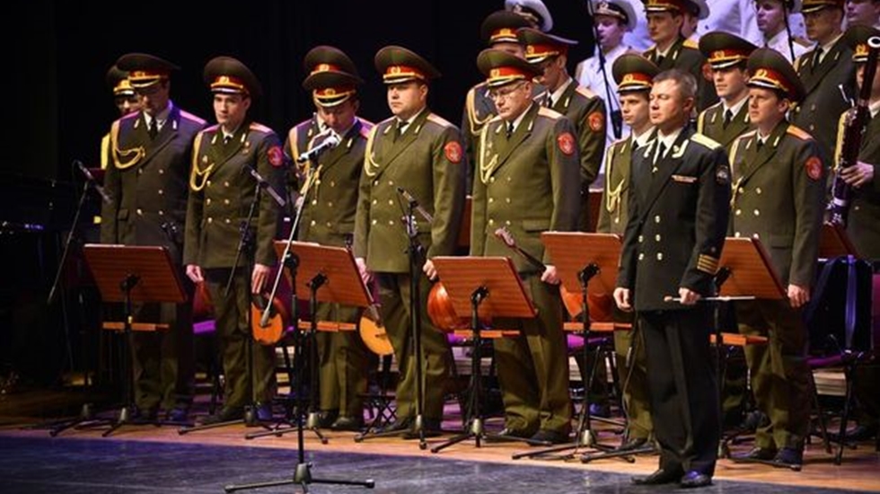 Çavuşoğlu, Kızıl Ordu Korosu anısına yapılan konserde ‘Şıkıdım şıkıdım’ şarkısını istedi