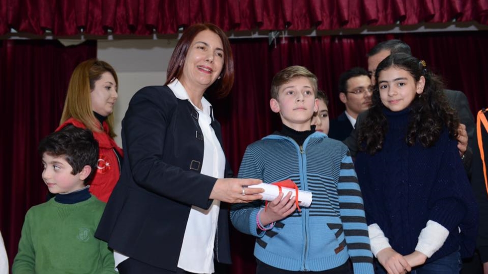 Avcılar’da Suriyeli çocuklar mendil satmıyor, okula gidiyor