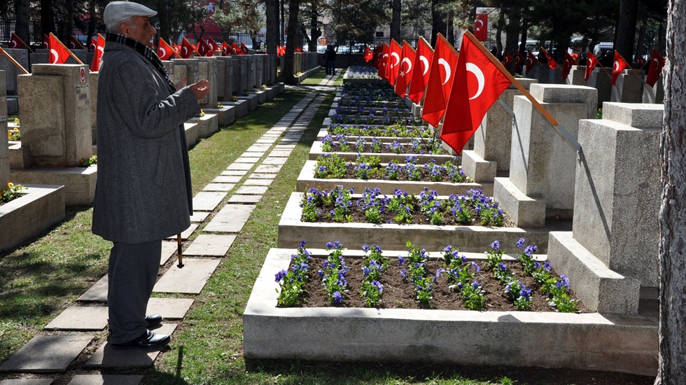 Ağbaba: “Her alanda yaptığınız ötekileştirmeyi bari şehit yakınlarında yapmayın”
