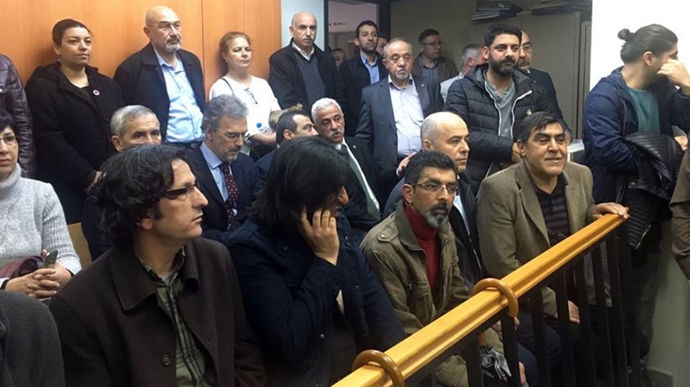 Milletvekili kendisinin de yaralandığı olayın ilk duruşmasına katıldı
