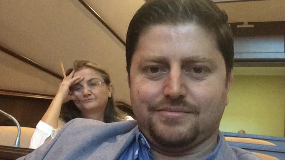 Topbaş, ‘Havayolu Şirketi’ne para harcayacağına otobüs biletlerine indirim yapsın