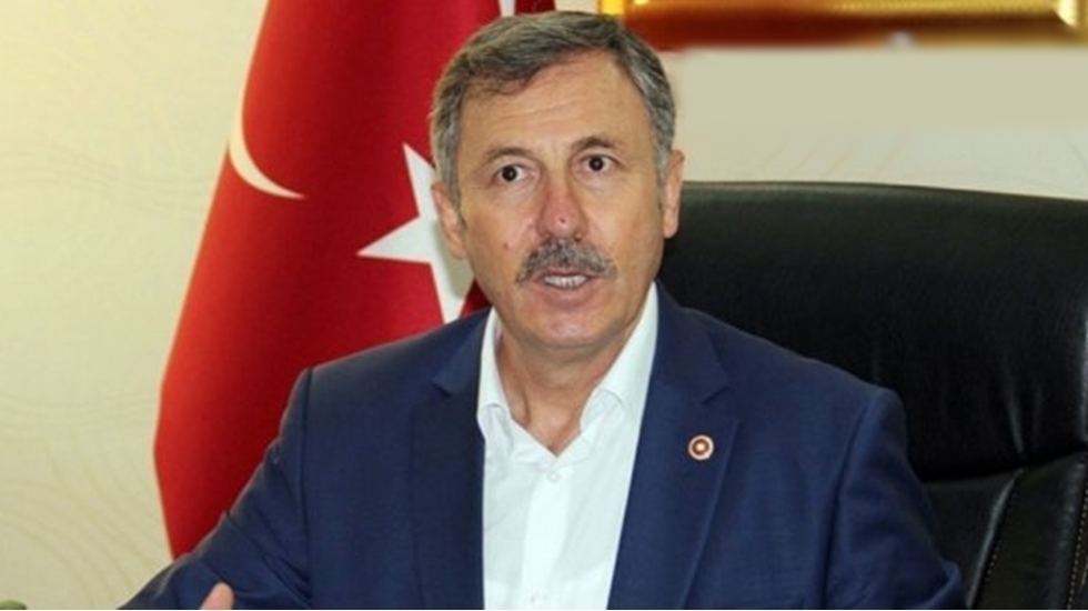 AKP’li Özdağ: Adil Öksüz’ün bir büyükelçilikte saklandığını düşünüyorum