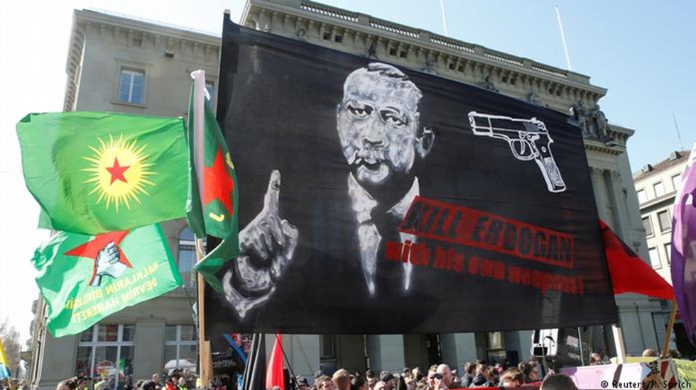 Türkiye’den İsviçre’ye “Erdoğan’ı öldürün” yazılı afiş tepkisi