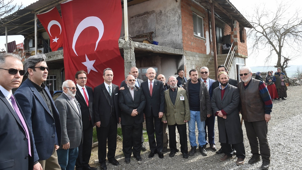 Kılıçdaroğlu Sakarya’da şehit evini ziyaret etti