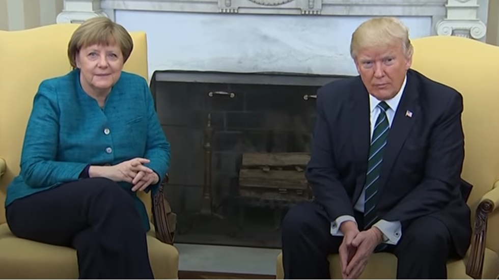 Trump, Merkel ile el sıkışmak istemedi