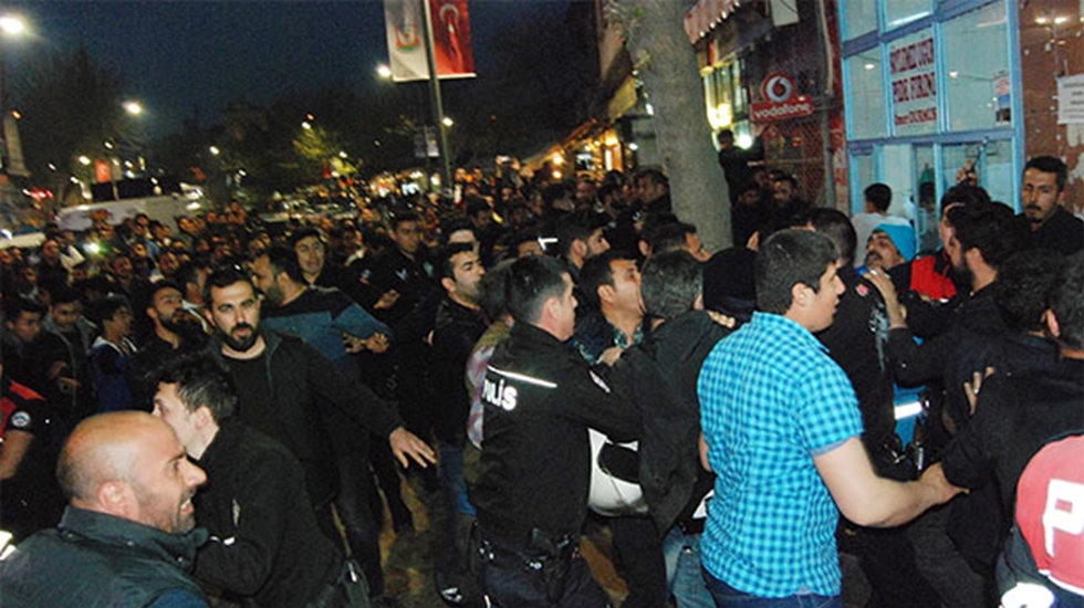 Şanlıurfa’da Polislerle tartışan Suriyeliler’e linç girişimi