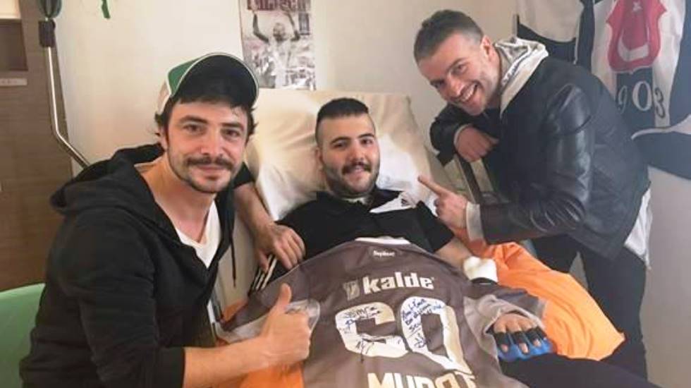 Yıldız oyunculardan, maganda kurbanı gence anlamlı ziyaret