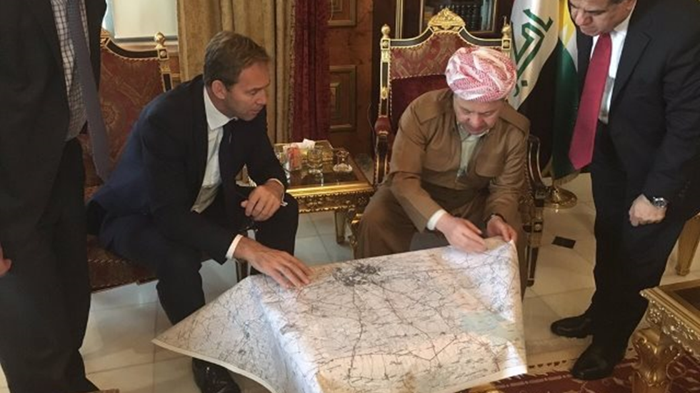 Barzani İngiliz Bakanla harita başında