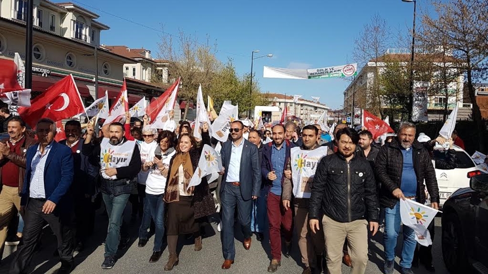 Eyüp’te binlerce kişilik ‘Hayır’ zinciri!
