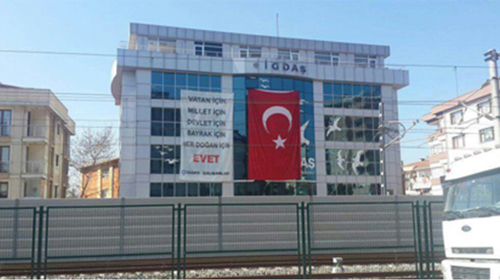Kamu krumlarına ‘Evet’ pankartı
