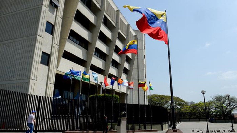 Venezuela Yüksek Mahkemesi kararını geri çekti