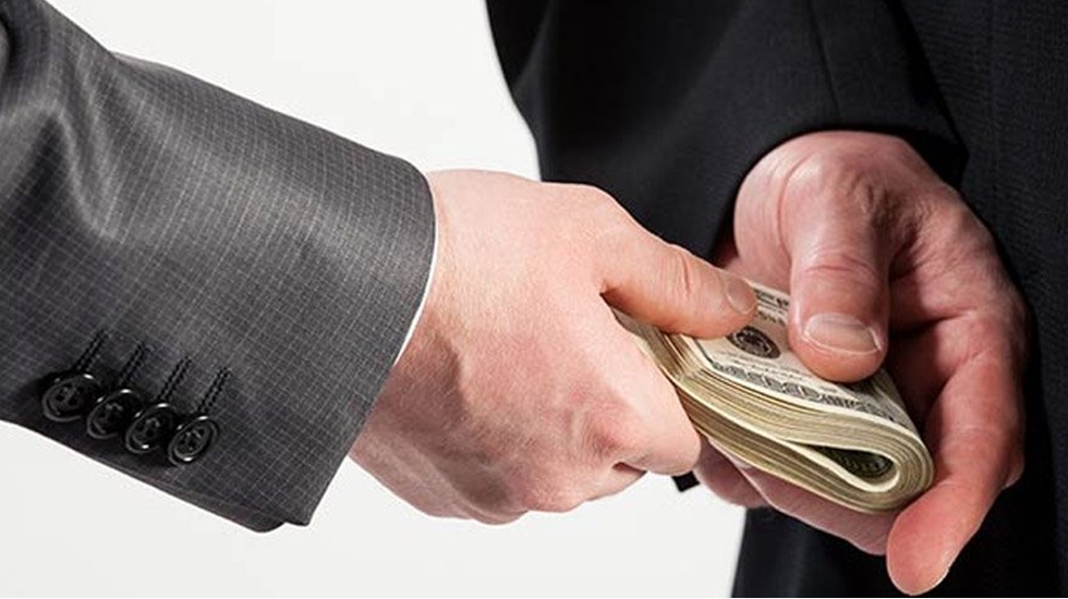 "Bir avuç azınlık, tüyü bitmemiş yetimin hakkını yiyerek zenginleşirken..."