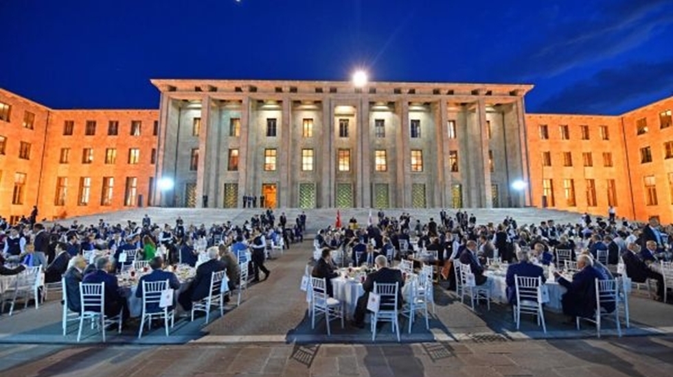 Meclis Başkanından haremlik-selamlık iftar