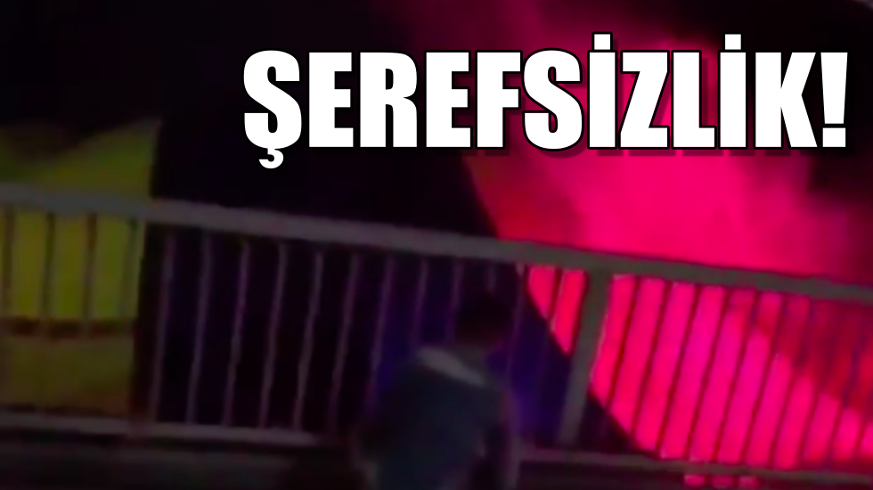 Beşiktaşlı taraftarlar köprüdeki Fenerbahçe bayrağını yaktı!