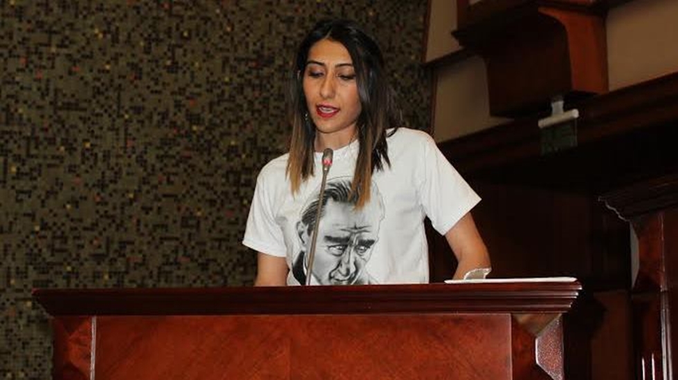 Sezgin İBB Kürsüsünden, AKP iktidarının ‘gençleri getirdiği durumu sorguladı’