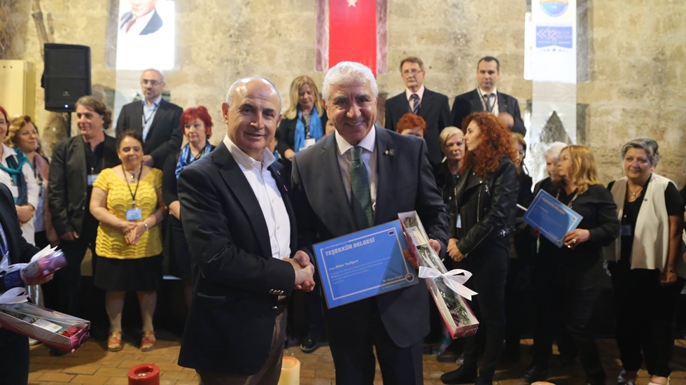 Plastik Sanatlar sergisinde bir yılın emeği renklere dönüştü