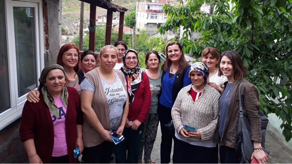 Fatma Hanım komşu ziyaretinde