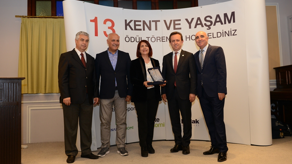 ‘Kentsel Dönüşüm’ Ödülü Başkan Toprak’a