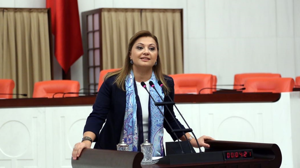 AKP çitçiye destek vermeyerek samanı bile ithal ediyor