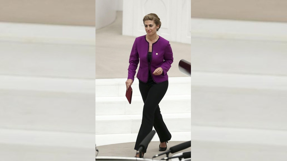 CHP’li Engin, AKP’nin son dakika önergelerine tepki olarak komisyon toplantısını terk etti