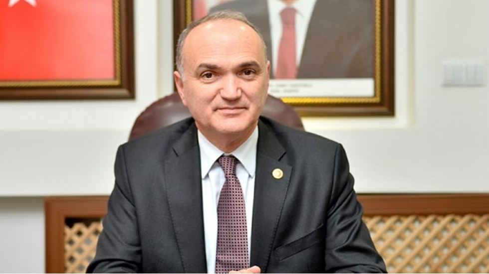 Mavi boncukcu Bakan: Gittiği her ilde ‘Otomobil fabrikası buraya yakışır’ diyor