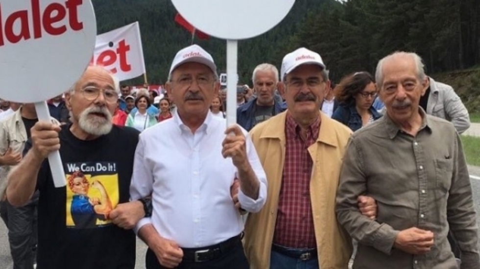 Genco Erkal: Hırsız halkın verdiği mazbatayı se&ccedil;ilmiş başkanın elinden &ccedil;alandır