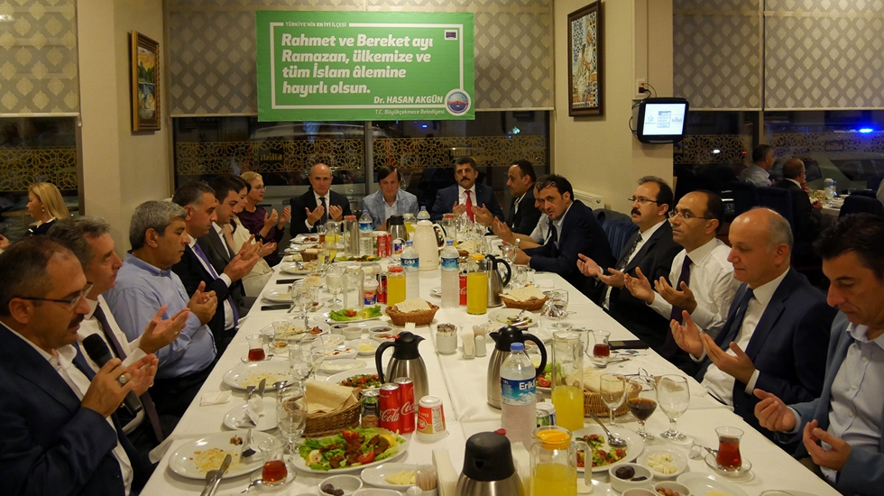 CHP’li Belediye Başkanından protokole iftar