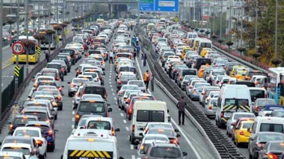 Tatil dönüşünde trafik çilesi başladı