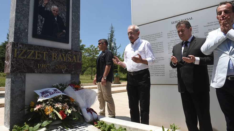 Kılıçdaroğlu Bolu’lu hayırsever işadamı İzzet Baysal’ın kabrini ziyaret etti