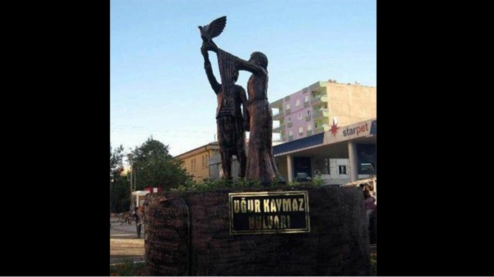 Uğur Kaymaz’ın heykeli kayyum tarafından kaldırıldı