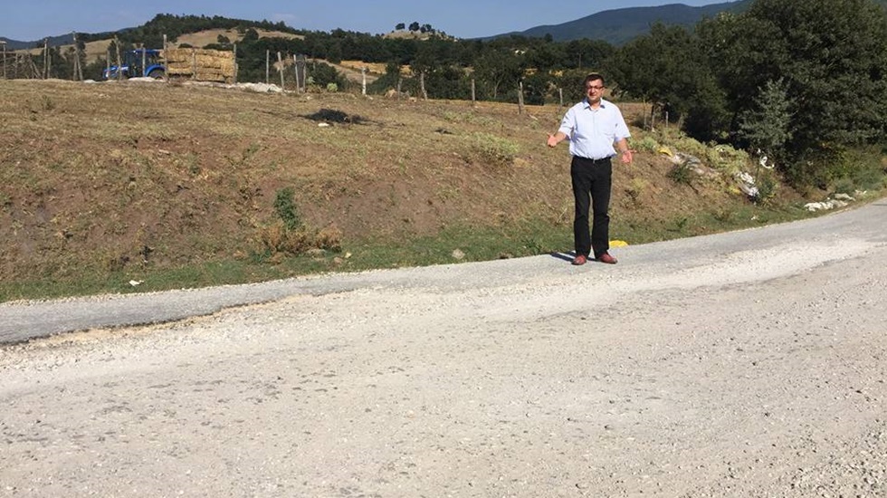 Öz: Duble yollar ile övünen hükümet köy yollarını unuttu